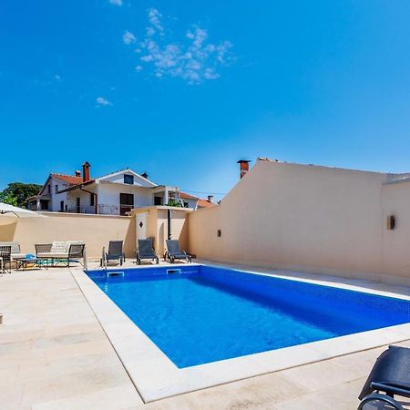 Villa Queen Jelena Galižana エクステリア 写真